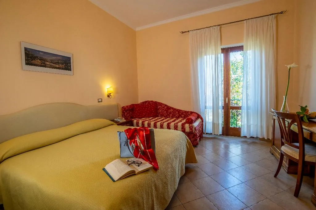 Double or Twin COMFORT Room, Il Roseto Resort, Naples