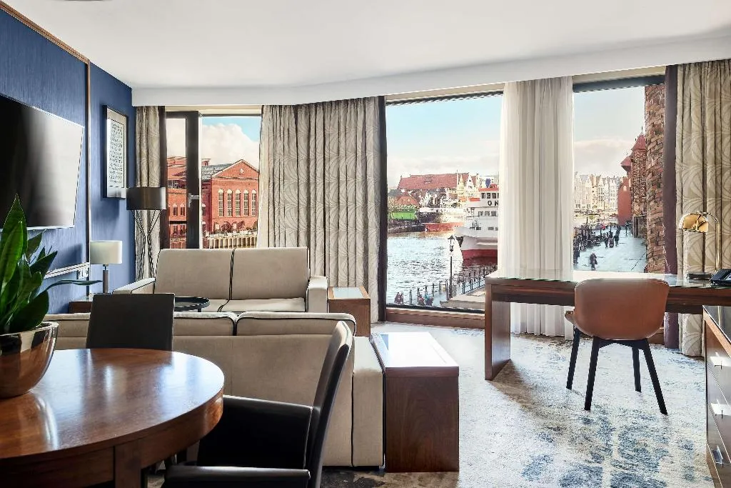 SUITE KING SIZE BED Room, Hilton Gdansk, Gdansk