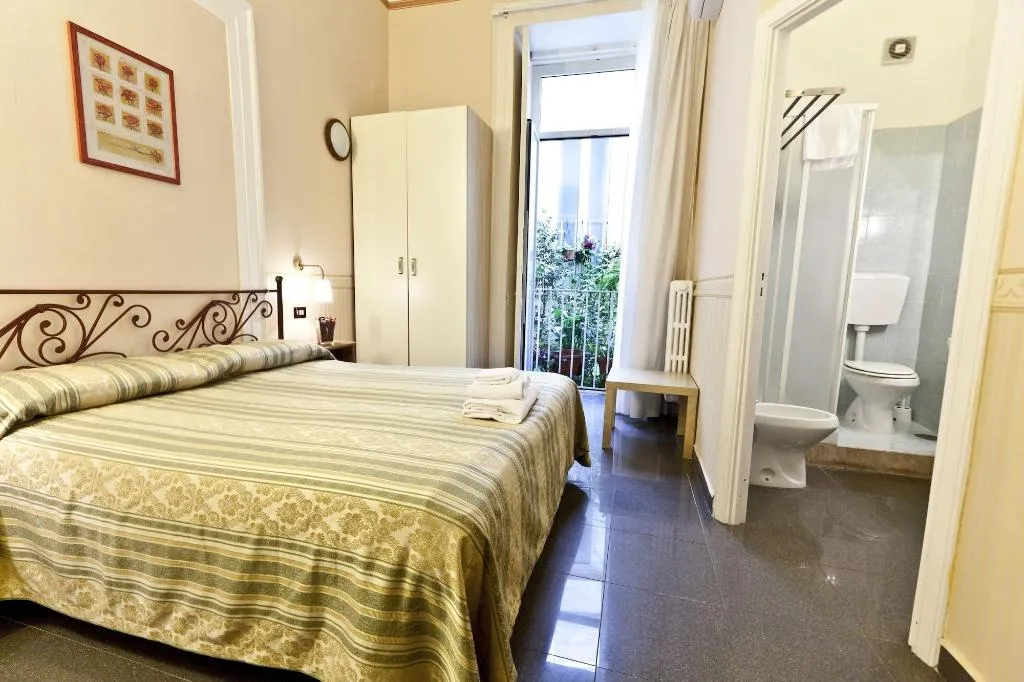 Room, Medinaples, Naples