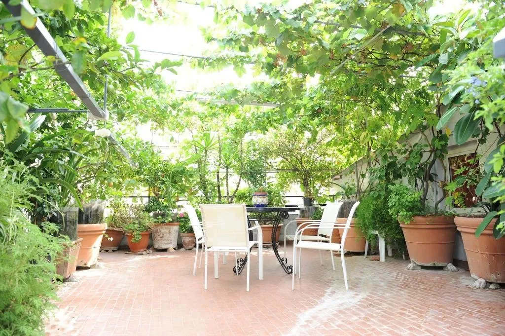 Terrace, Come D'Incanto a Napoli, Naples