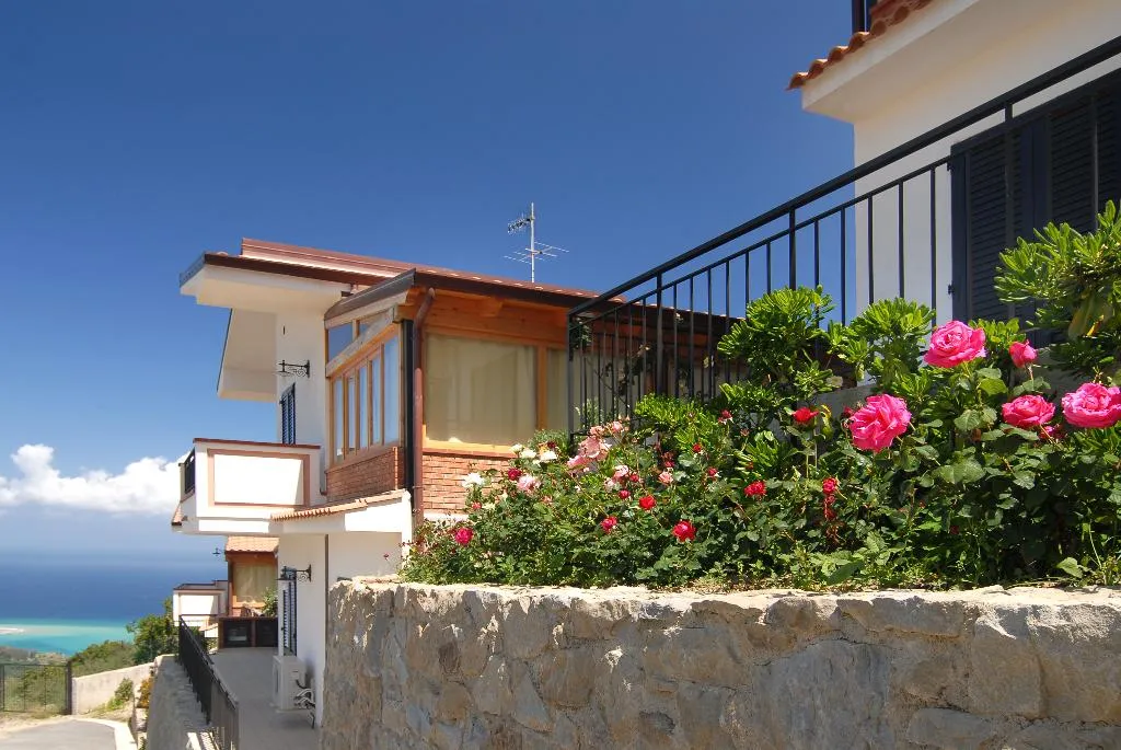 APARTMENT ONE BEDROOM WITH TERRACE Room, Residence Galati, Catania