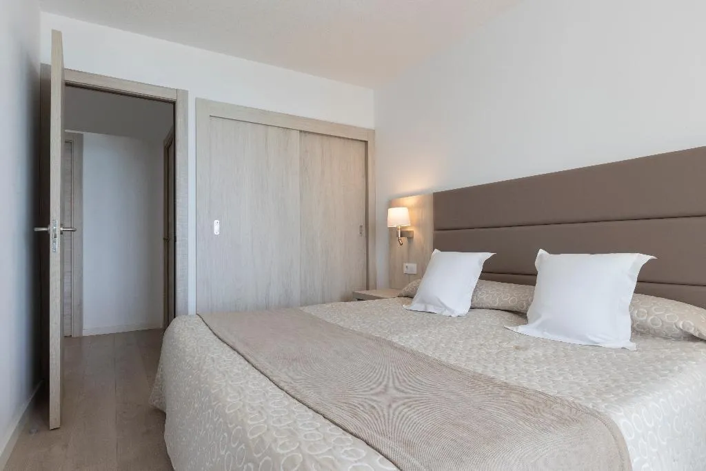 APARTMENT TWO BEDROOMS Room, Palia Sa Coma Playa, Majorca