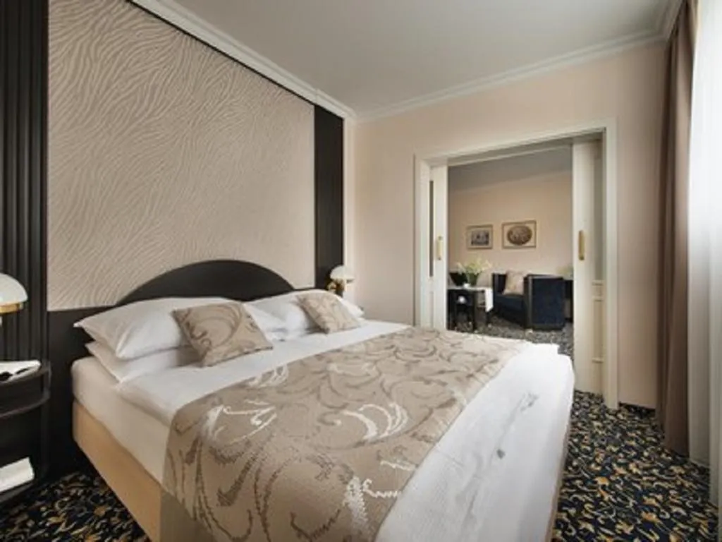 FAMILY ROOM CAPACITY 3 Room, EA Hotel Royal Esprit, Prague