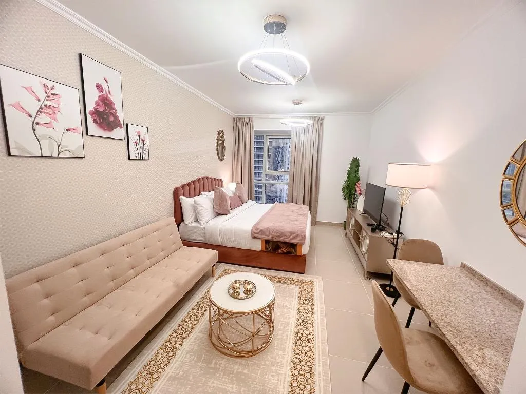 STUDIO DELUXE ONE BED Room, Goldcrest Executive, Dubai
