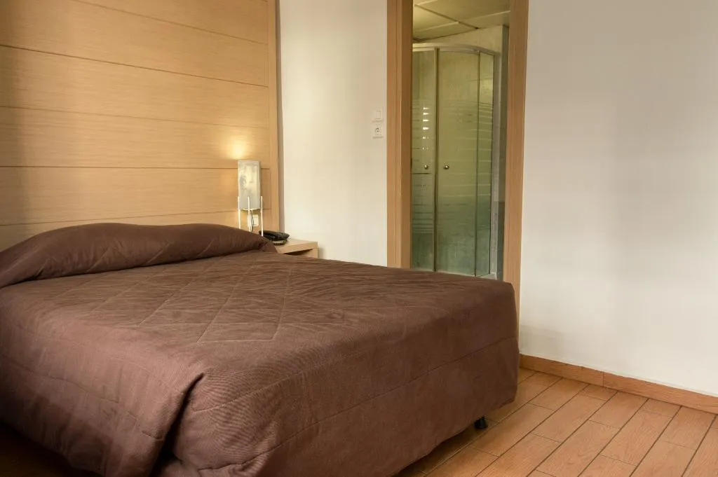 SINGLE STANDARD Room, Parnon, Athens