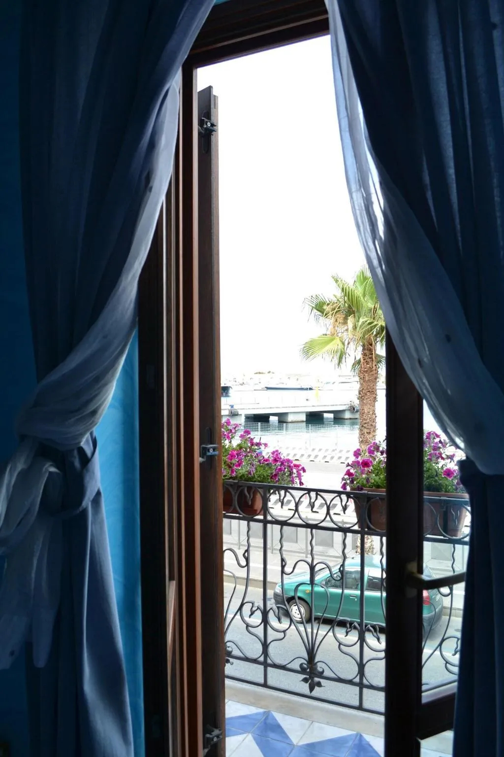 Room, Petit Hotel, Catania