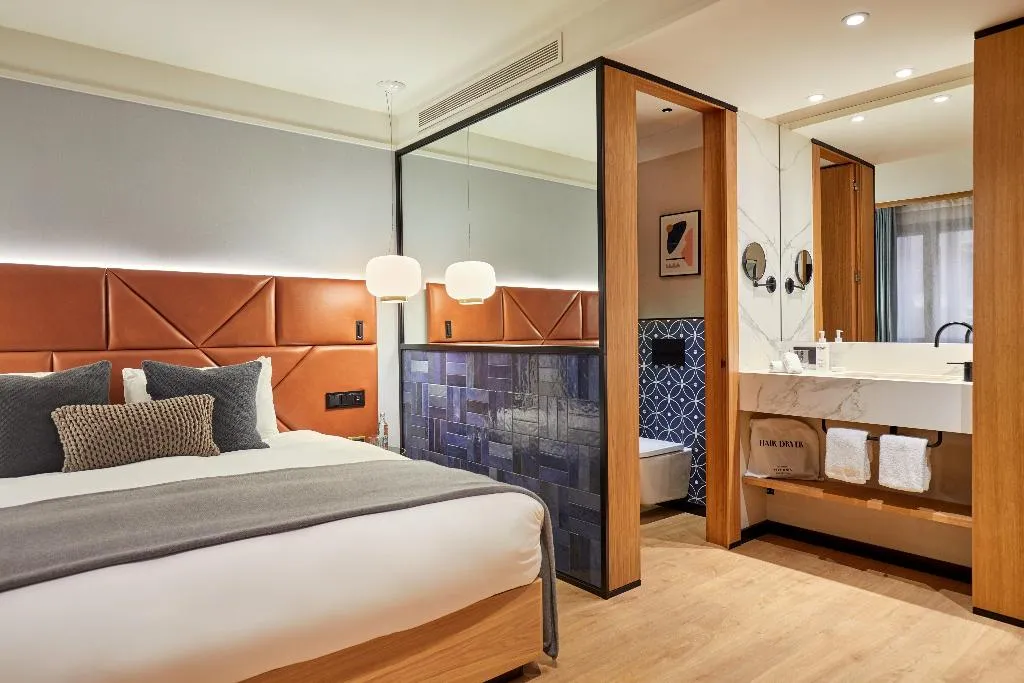 DOUBLE QUEEN SIZE BED Room, Kimpton Vividora Hotel, Barcelona