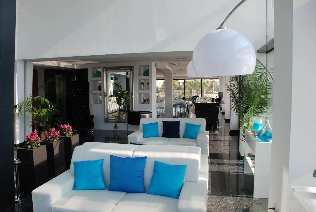 Lobby, Water's Edge, Malta
