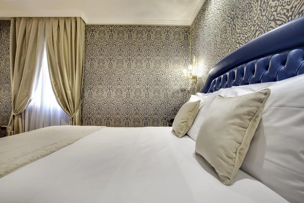 JUNIOR SUITE STANDARD Room, Dona Palace, Venice