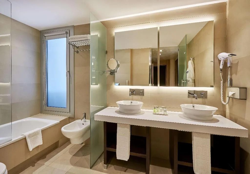 JUNIOR SUITE WITH TERRACE Room, NH Sants Barcelona, Barcelona