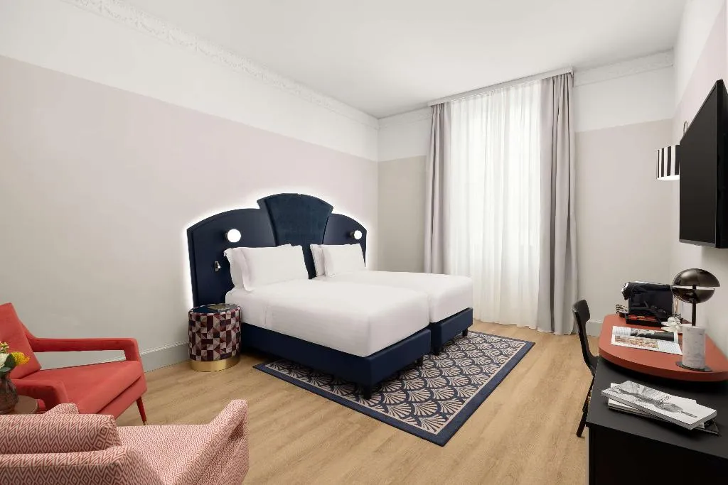 TWIN DELUXE Room, Anglo American Hotel Florence, Curio Collection, Florence