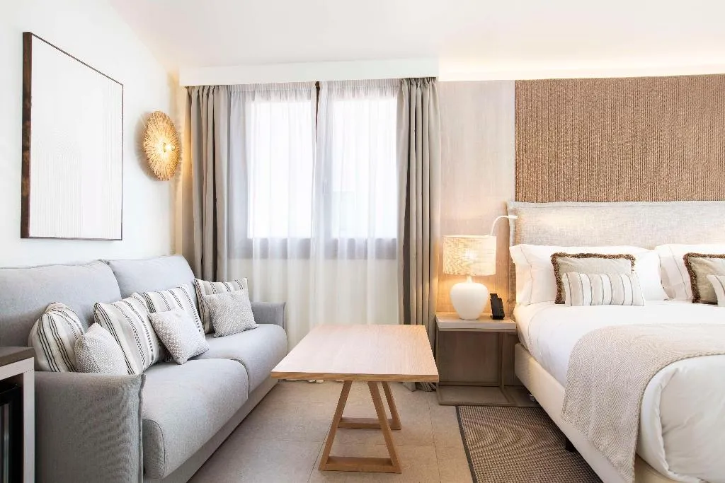 JUNIOR SUITE KING SIZE BED Room, Mangia's Santa Teresa Sardinia, Curio Collection, Olbia