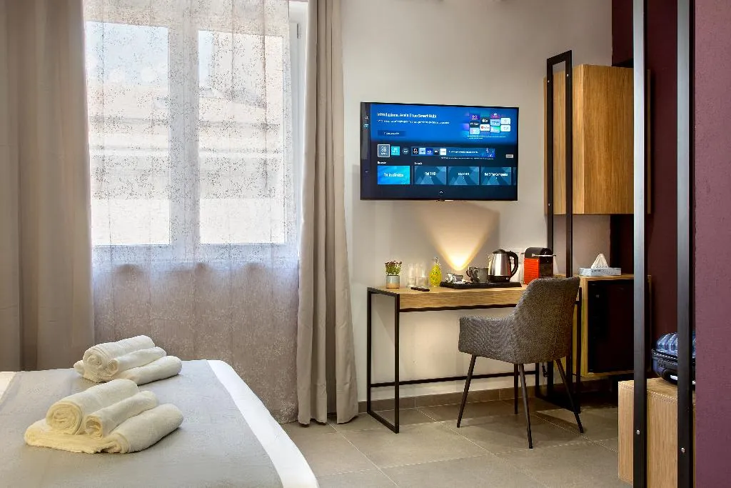 DOUBLE SUPERIOR Room, Mare Fuori Rooms, Naples