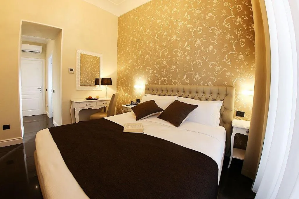 Room, Villa San Martino, Naples