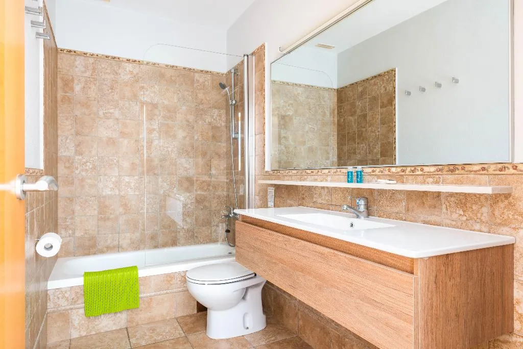 APARTMENT CAPACITY 4 ONE BEDROOM Room, Galdana Gardens, Menorca