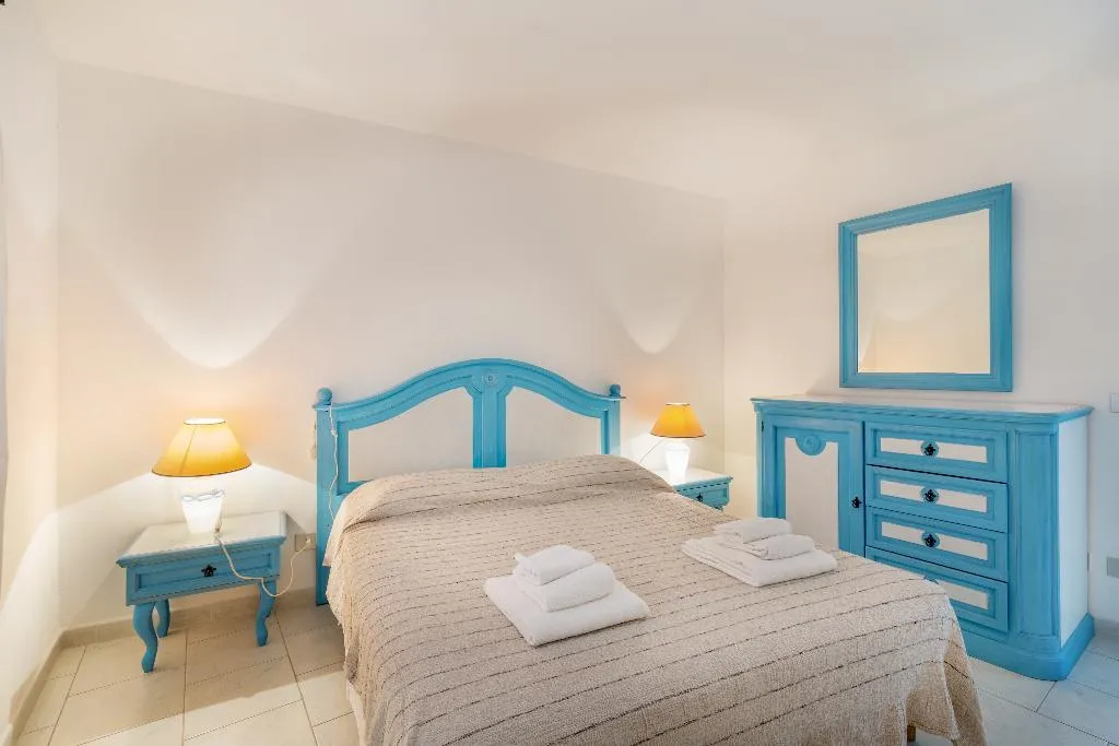 APARTMENT CAPACITY 5 Room, Residence Pineta Uno, Olbia