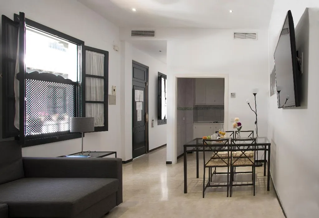 APARTMENT CAPACITY 3 Room, Corral de los Chícharos, Seville