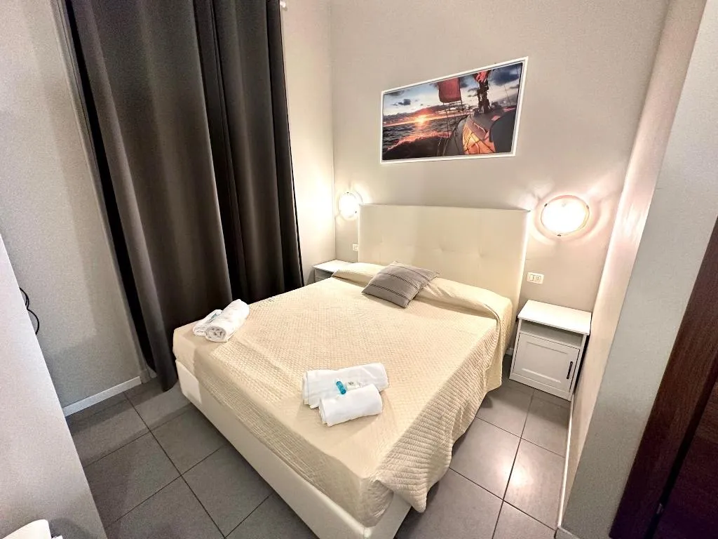 DOUBLE STANDARD Room, Hotel Golden Milano, Milan