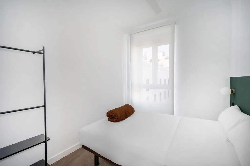 Room, Angelitomad, Madrid