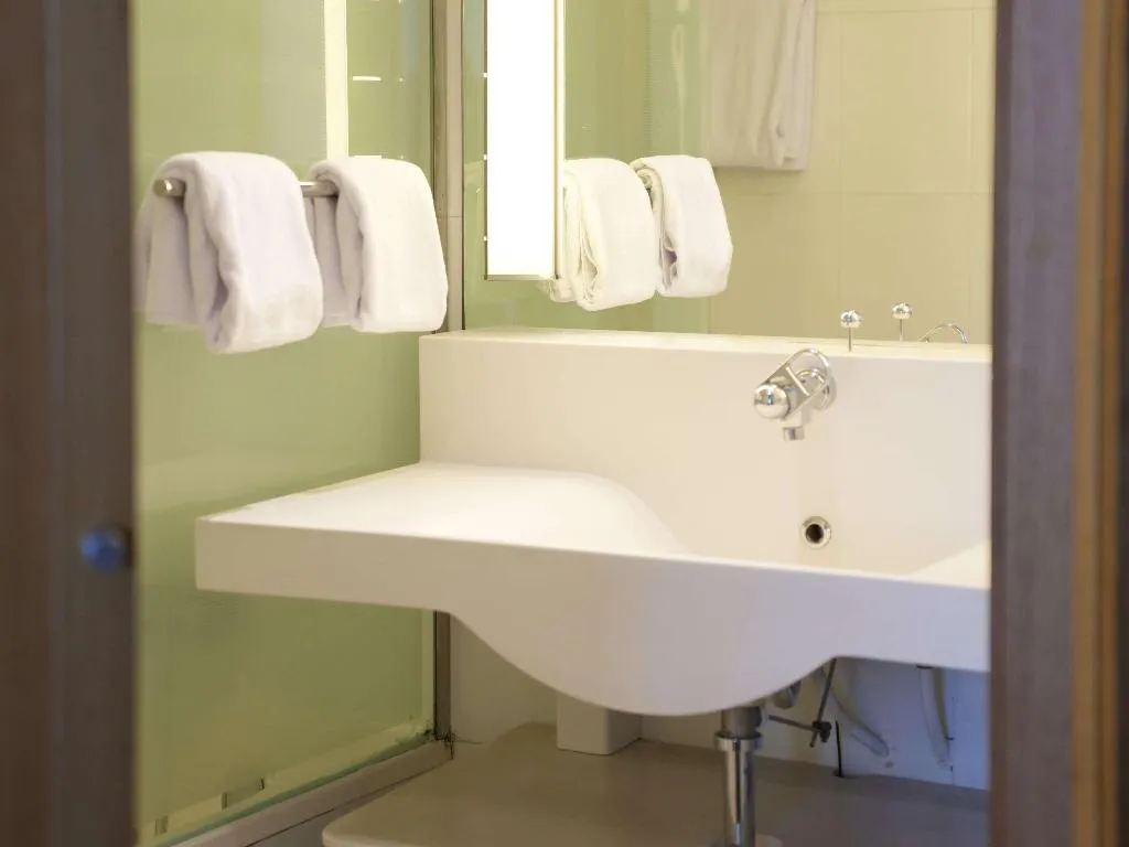 DOUBLE ECONOMY Room, Novotel Tunis, Tunisia