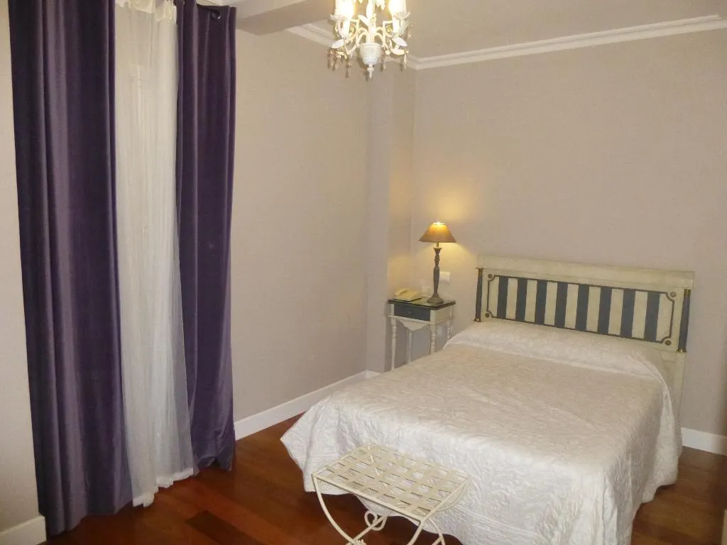 DOUBLE STANDARD Room, Le Petit Paris, Seville