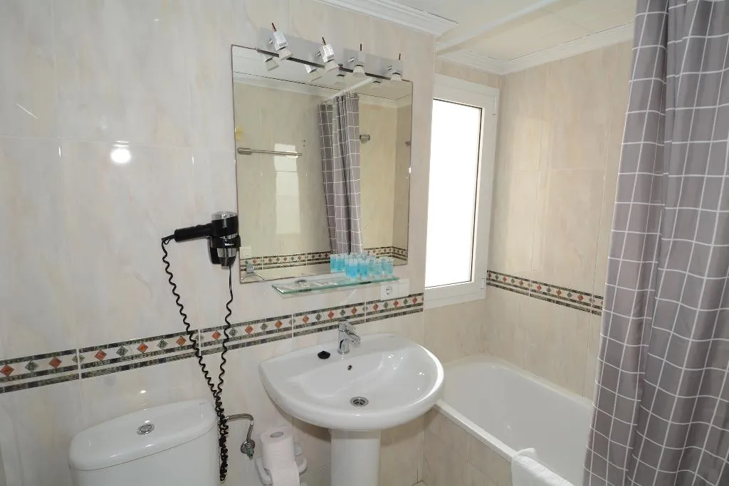 APARTMENT SEA VIEW TWO BEDROOMS Room, Apartamentos HC Burriana Playa, Costa Del Sol