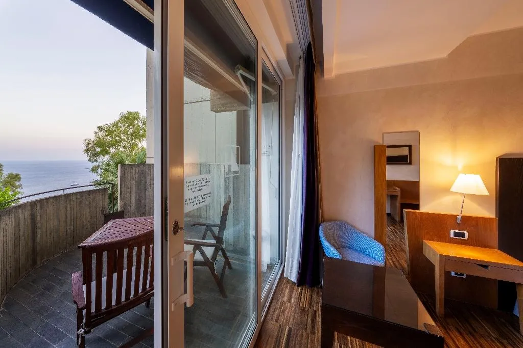 TWIN SEA VIEW WITH BALCONY Room, Eurostars Monte Tauro, Taormina