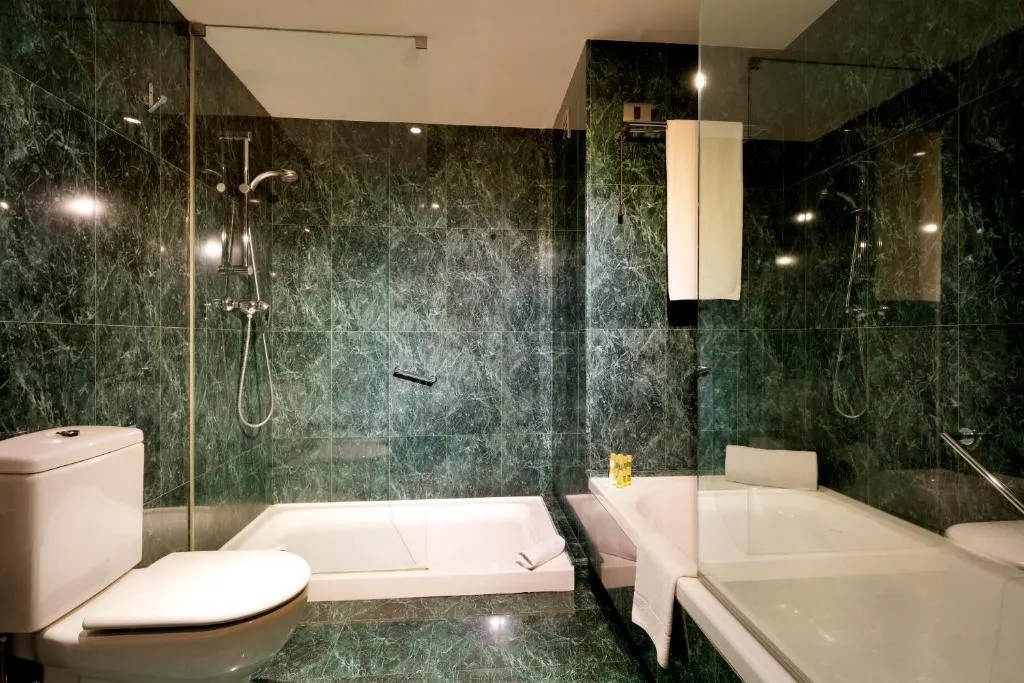 JUNIOR SUITE STANDARD Room, Eurostars Lisboa Parque Hotel, Lisbon