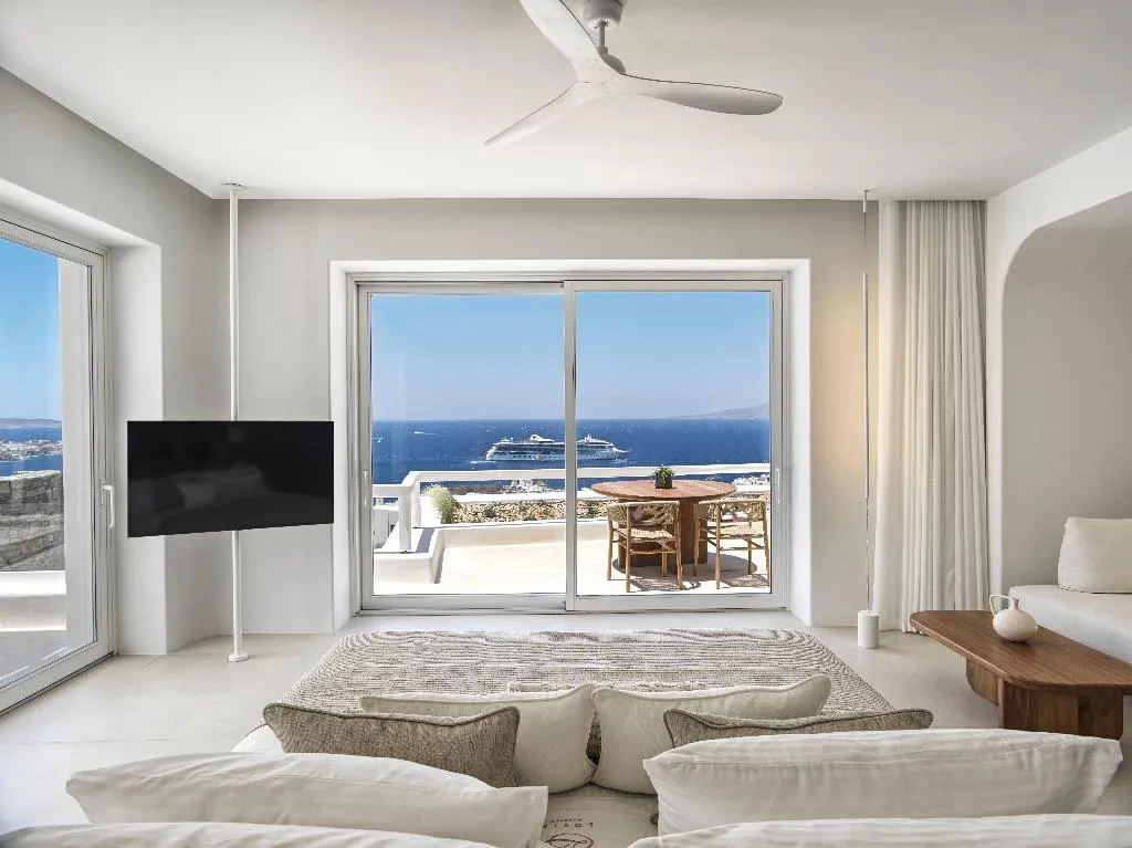 SUITE SUPERIOR WITH PRIVATE POOL Room, Lovia Mykonos, Mykonos