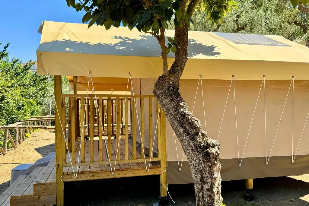 LODGE ONE BED Room, Hostel & Glamping Santa Fortunata, Naples