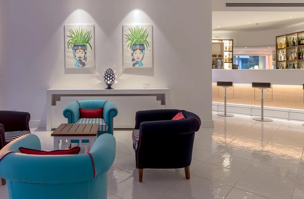 Lobby, Delfino, Naples