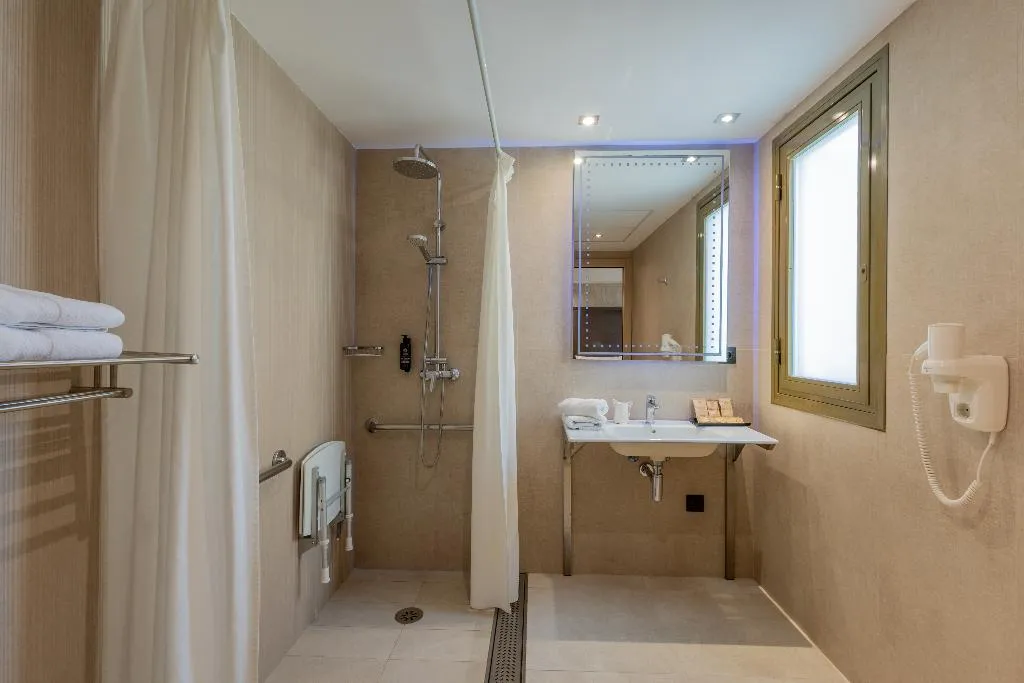 DOUBLE STANDARD Room, Gran Hotel Barcino 4*S, Barcelona