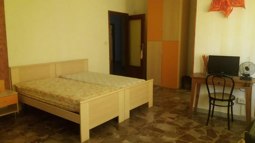 Room, B&B Central City, Naples