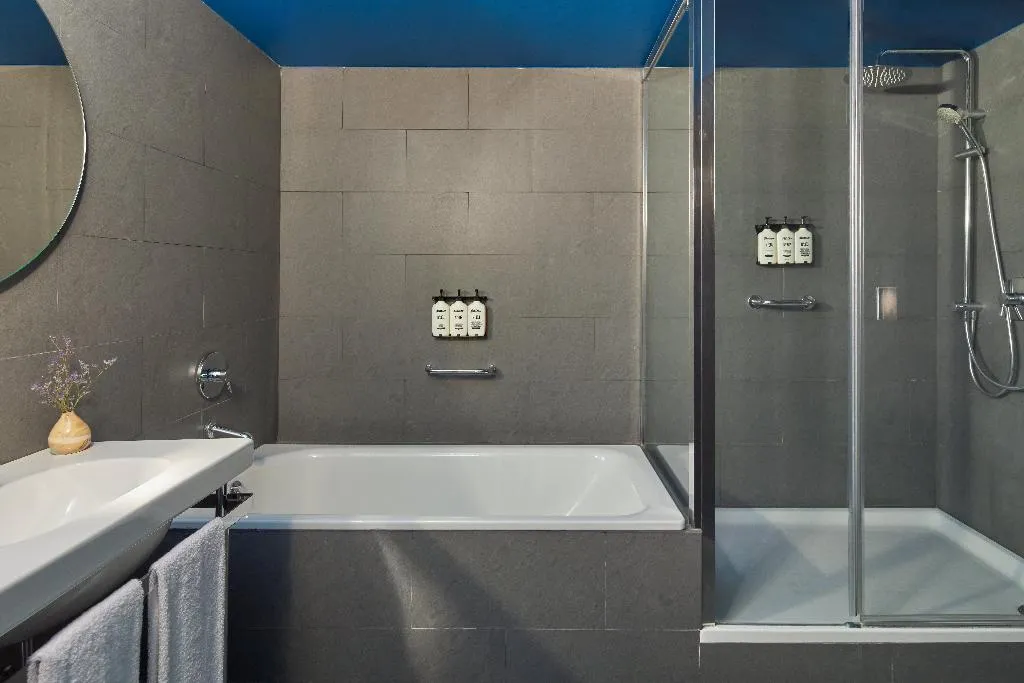 SUITE KING SIZE BED Room, Hotel Indigo Barcelona Plaza Espana, Barcelona