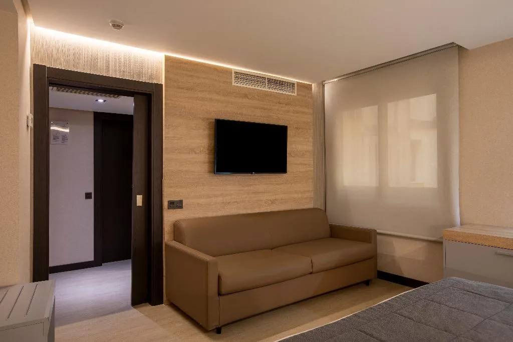 DOUBLE STANDARD Room, Liabeny, Madrid