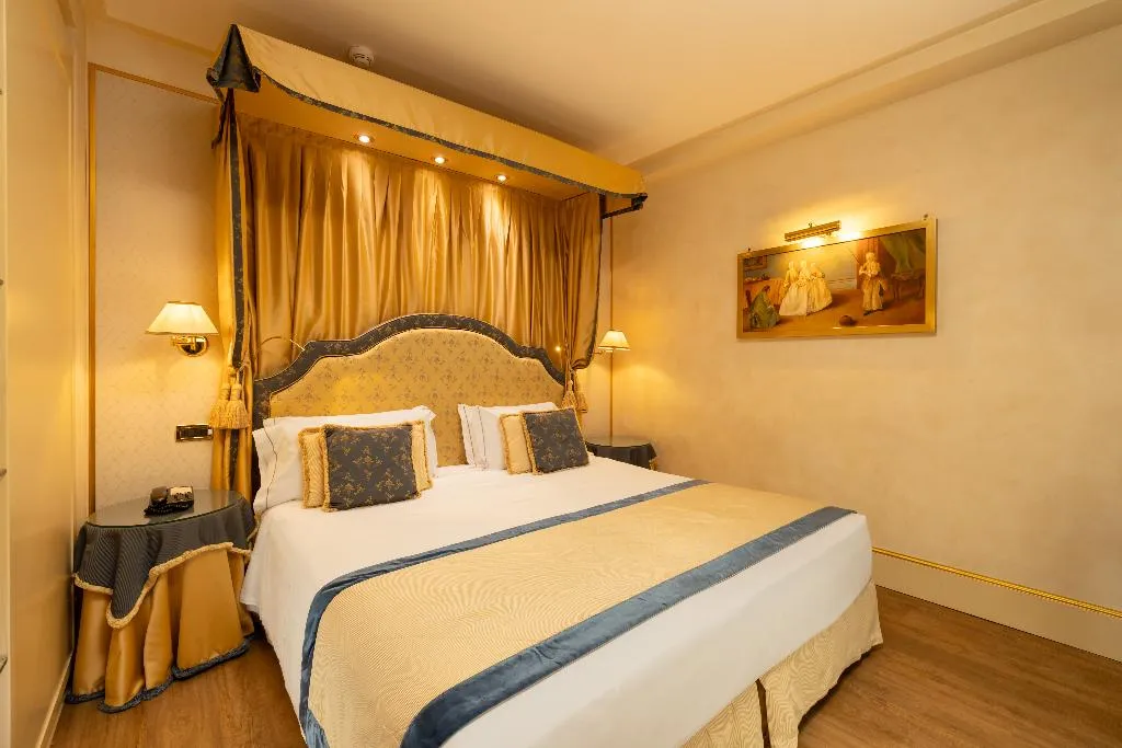 SUITE DELUXE CAPACITY 4 Room, A La Commedia, Venice
