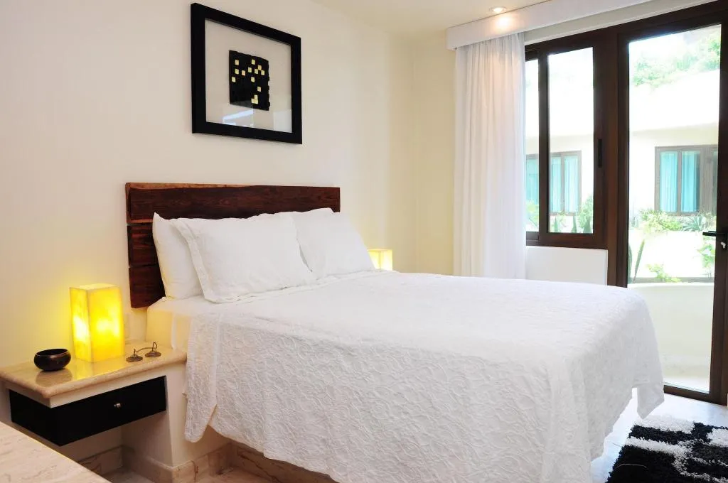Room PARTIAL OCEAN VIEW Room, El Taj Ocean Front and Beachside Condo Hotel, Playa Del Carmen