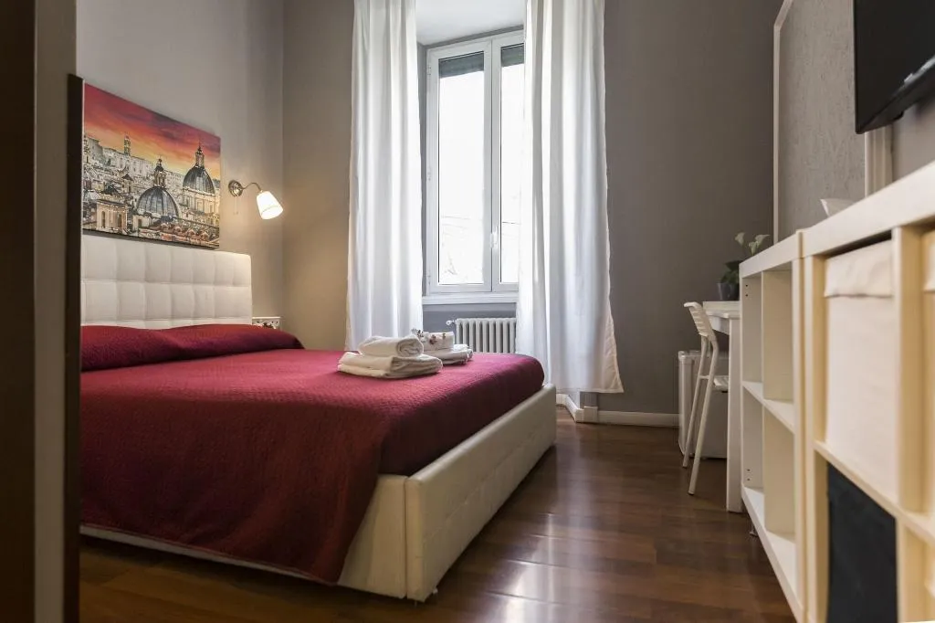Room, Dulcis In Fundo, Rome