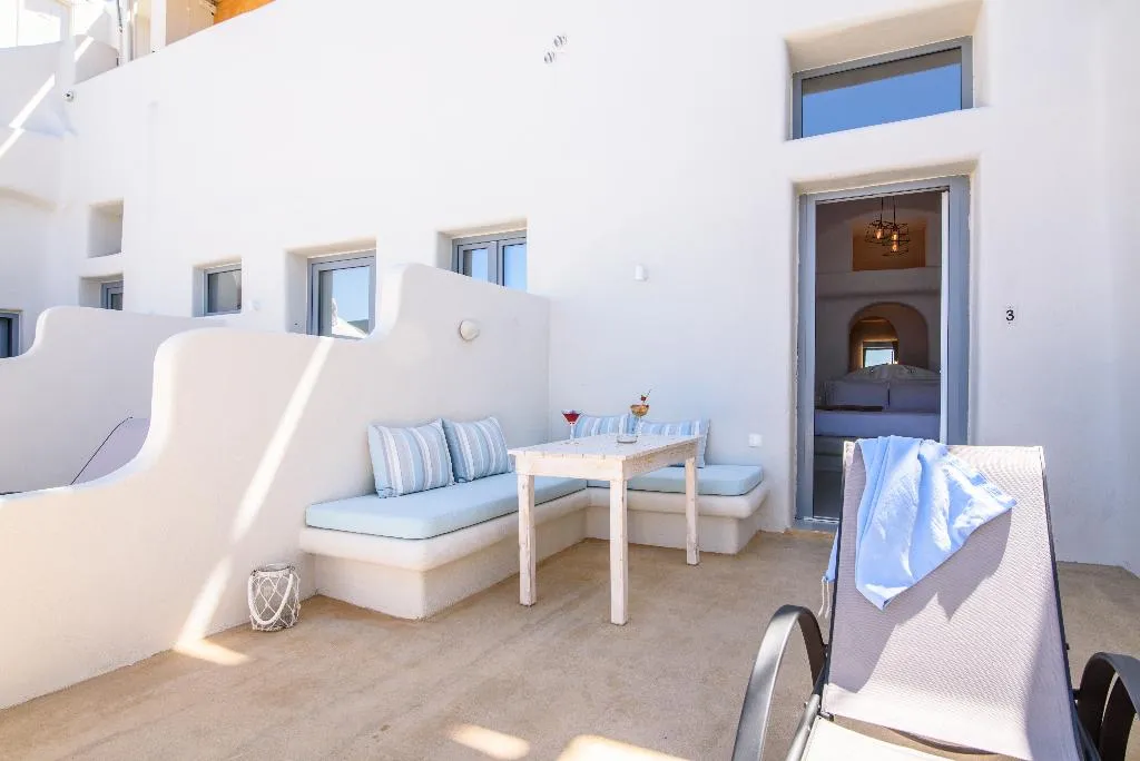 SUITE DELUXE WITH VIEWS Room, On The Cliff, Santorini