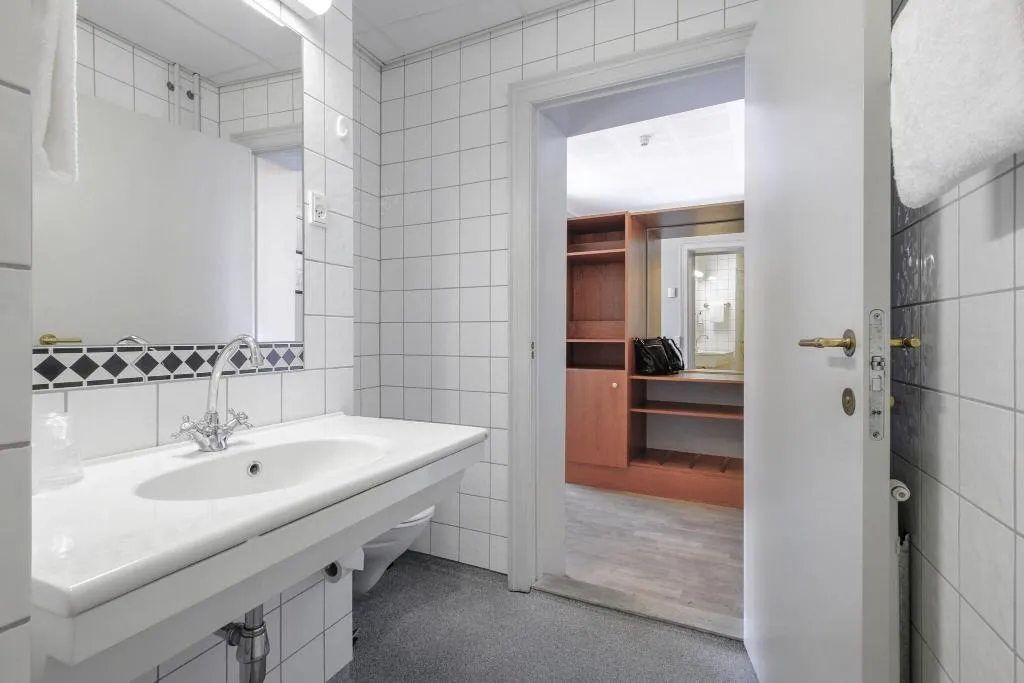 DOUBLE QUEEN SIZE BED Room, Four Points Flex by Sheraton Prindsen Roskilde, Copenhagen
