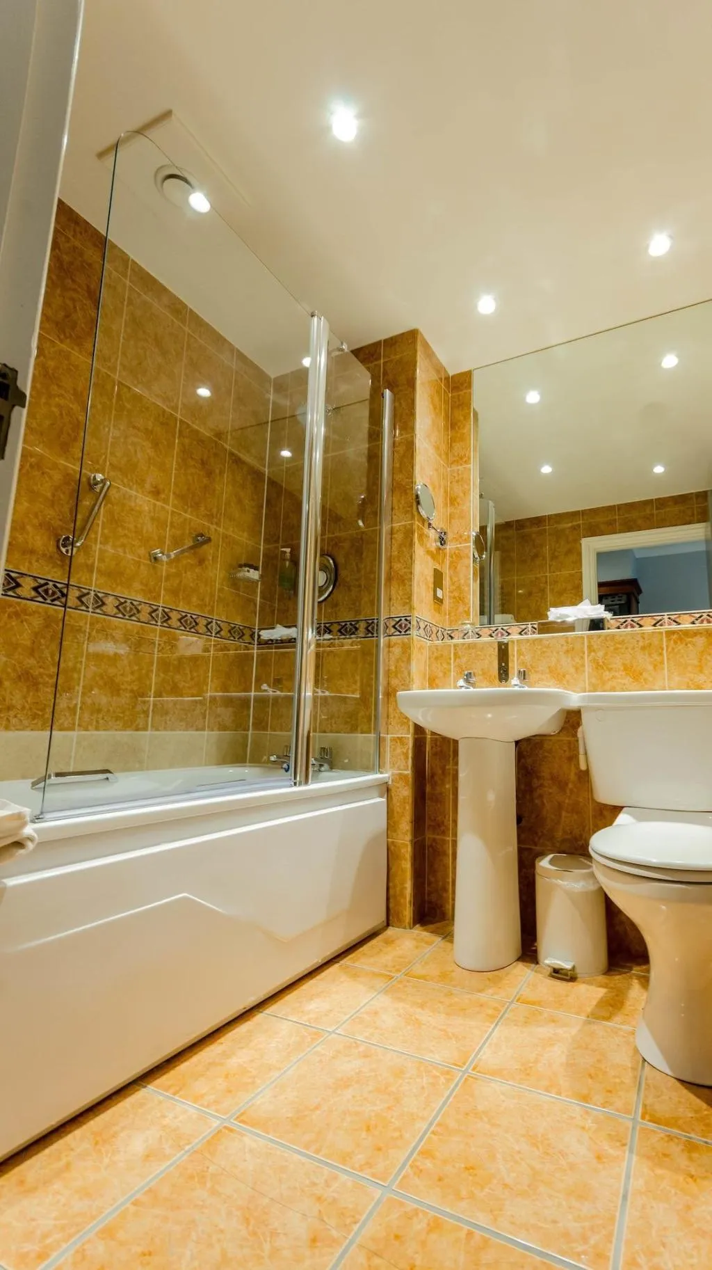 TRIPLE TWO BEDS Room, Drury Court Hotel, Dublin