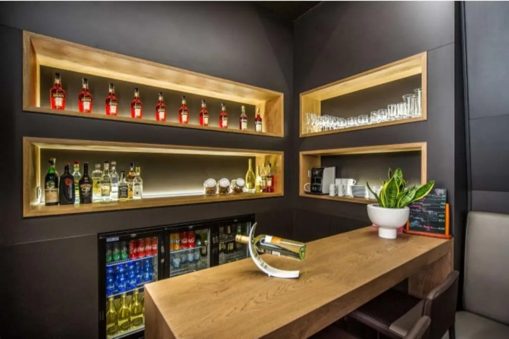 Bar, Aaron, Venice