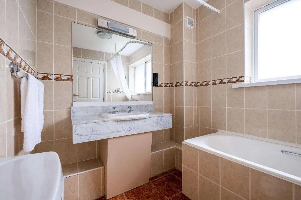 SUITE CAPACITY 5 Room, Quality Hotel and Leisure Center Youghal, Cork