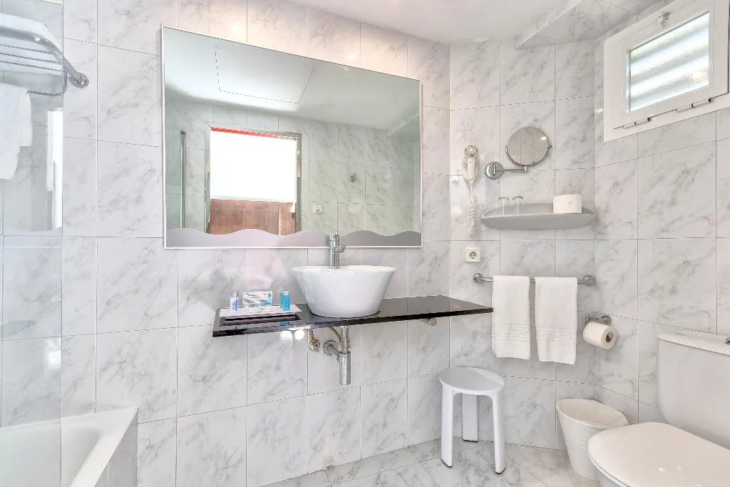 Double or Twin SIDE SEA VIEW Room, Bahia de Alcudia Hotel & Spa, Majorca