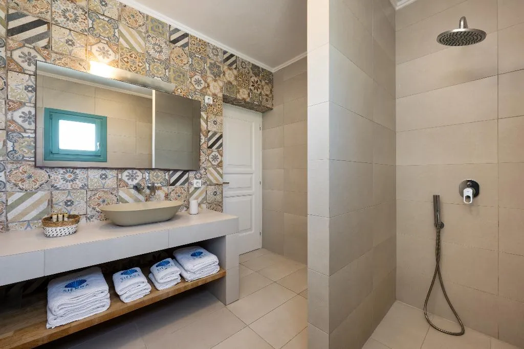 VILLA THREE BEDROOMS WITH PRIVATE POOL Room, Sienna Eco Resort, Santorini