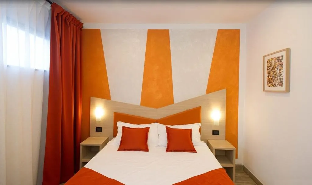 Room, Luxor Florence, Florence