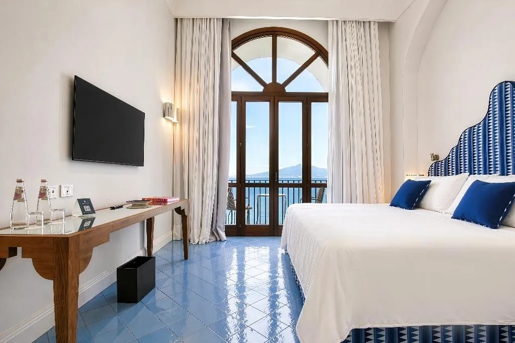 SUITE SUPERIOR SEA VIEW Room, Grand Hotel Europa Palace, Naples