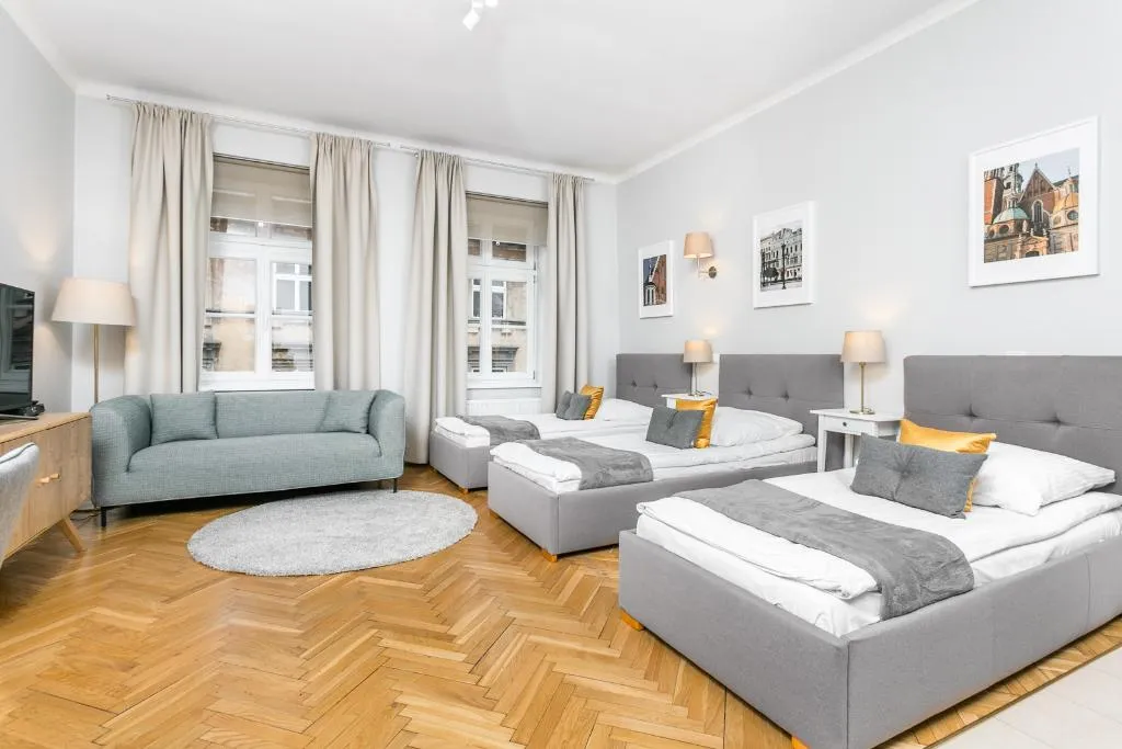 STUDIO CAPACITY 3 Room, Barbican House Apartments, Krakow