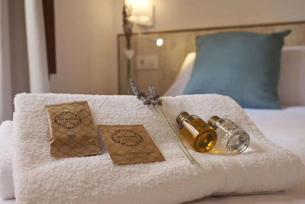 Room, Casal de Petra - Rooms & Pool, Majorca