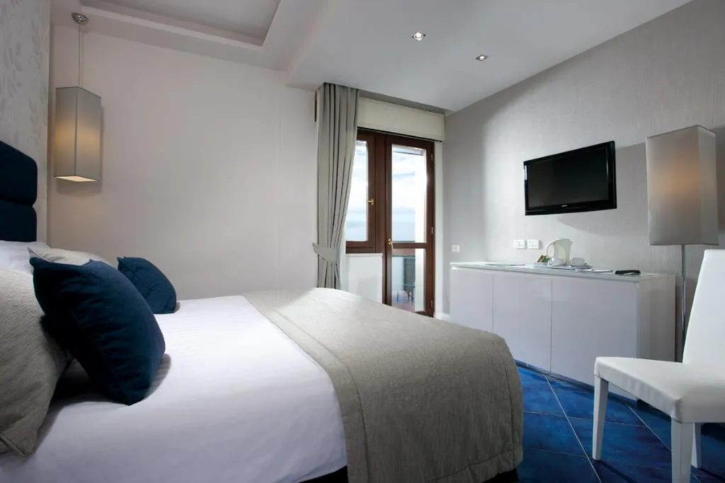 DOUBLE SIDE SEA VIEW WITH BALCONY Room, Nastro Azzurro Resort, Naples